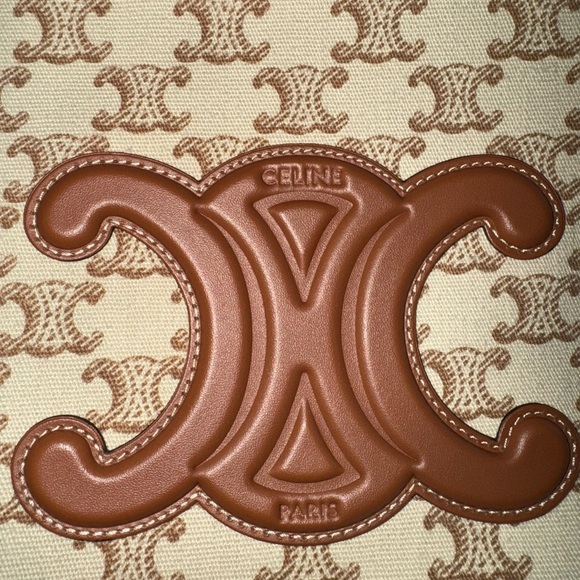 CELINE POUCH WITH STRAP CUIR TRIOMPHE IN TEXTILE WITH TRIOMPHE PRINT & CALFSKIN - Picture 4 of 10